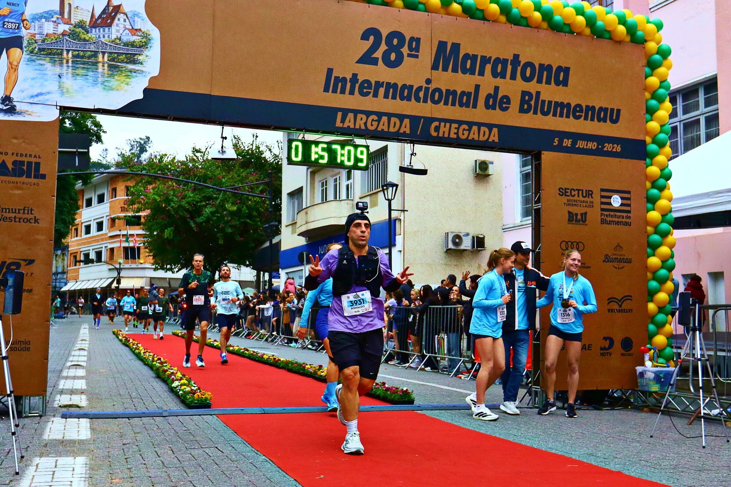Maratona Internacional de Blumenau 2026: o plano era segurar, saiu a melhor meia do ano