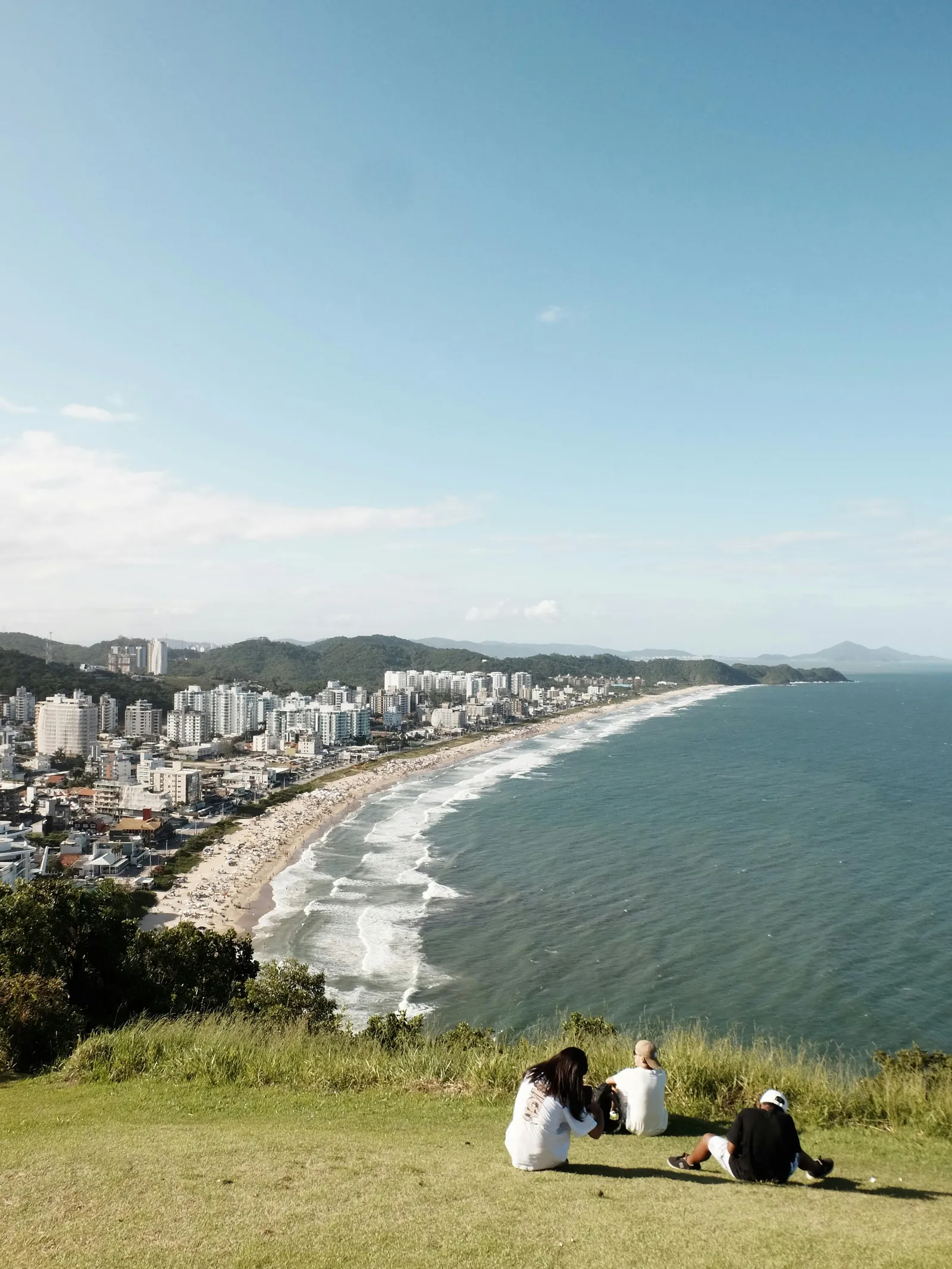 Vista do Morro do Careca em Balneário Camboriú olhando para a Praia Brava